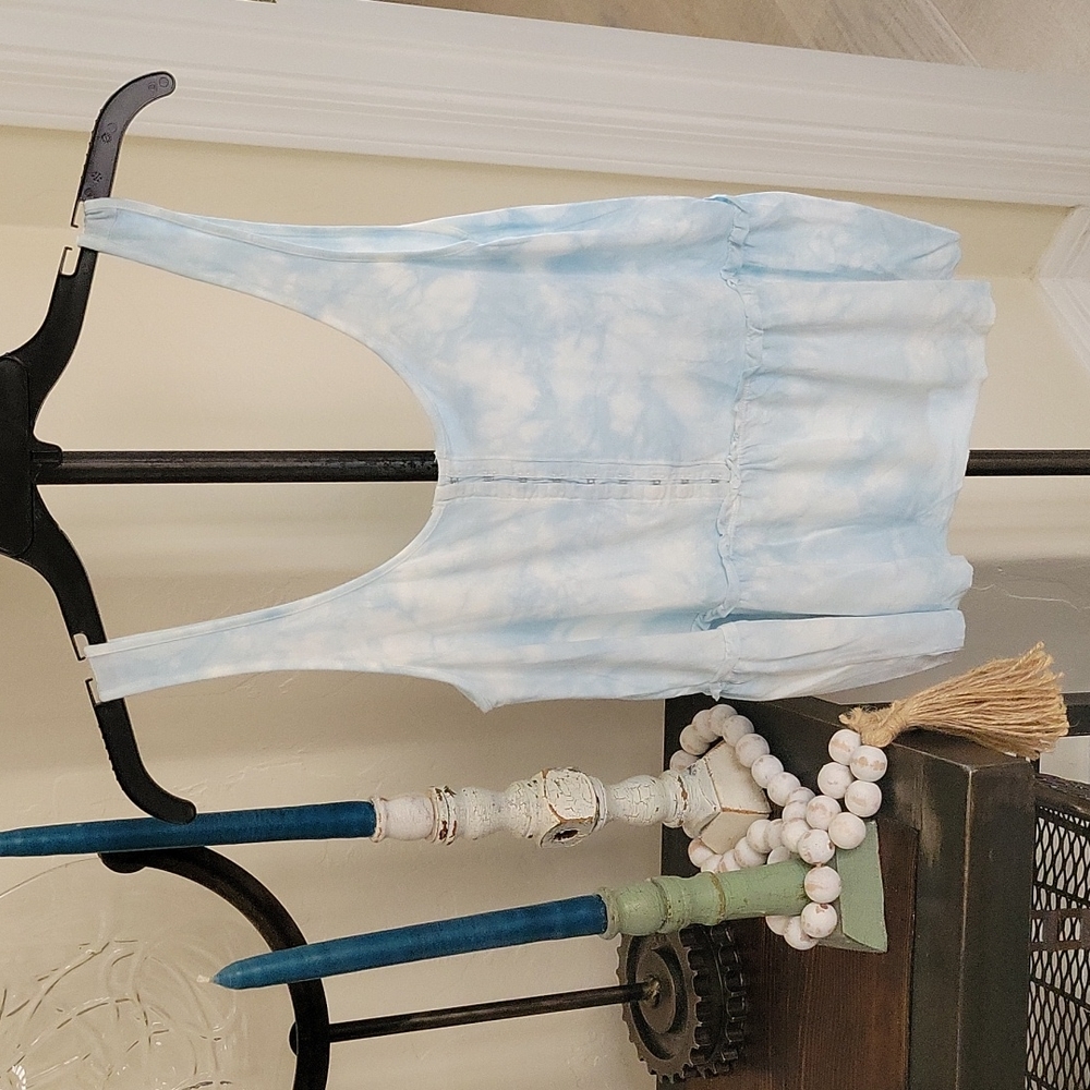 AEO soft and sexy tie die Blue/white clouds. Hook/eye front accent.  SMALL